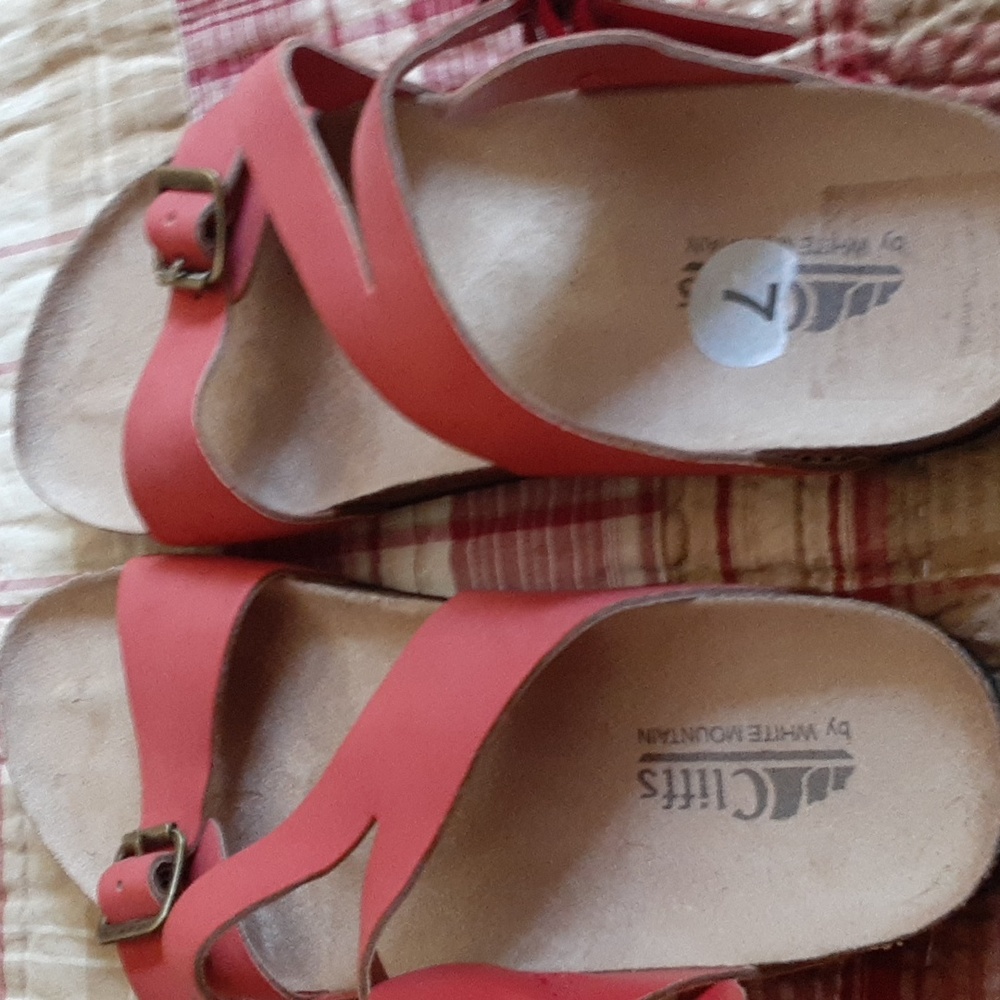 Cliffs by White Mountain worn once. suede footbeds. Cork and slip free soles.